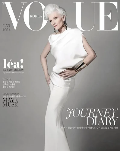 2017年6月梅伊登上Vogue杂志韩国版封面