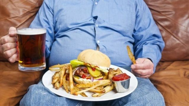 少喝酒，保持健康体重，以及少吃油炸食品对心脏有益。